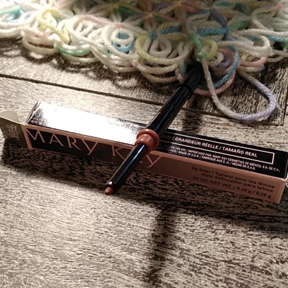 Lip liner